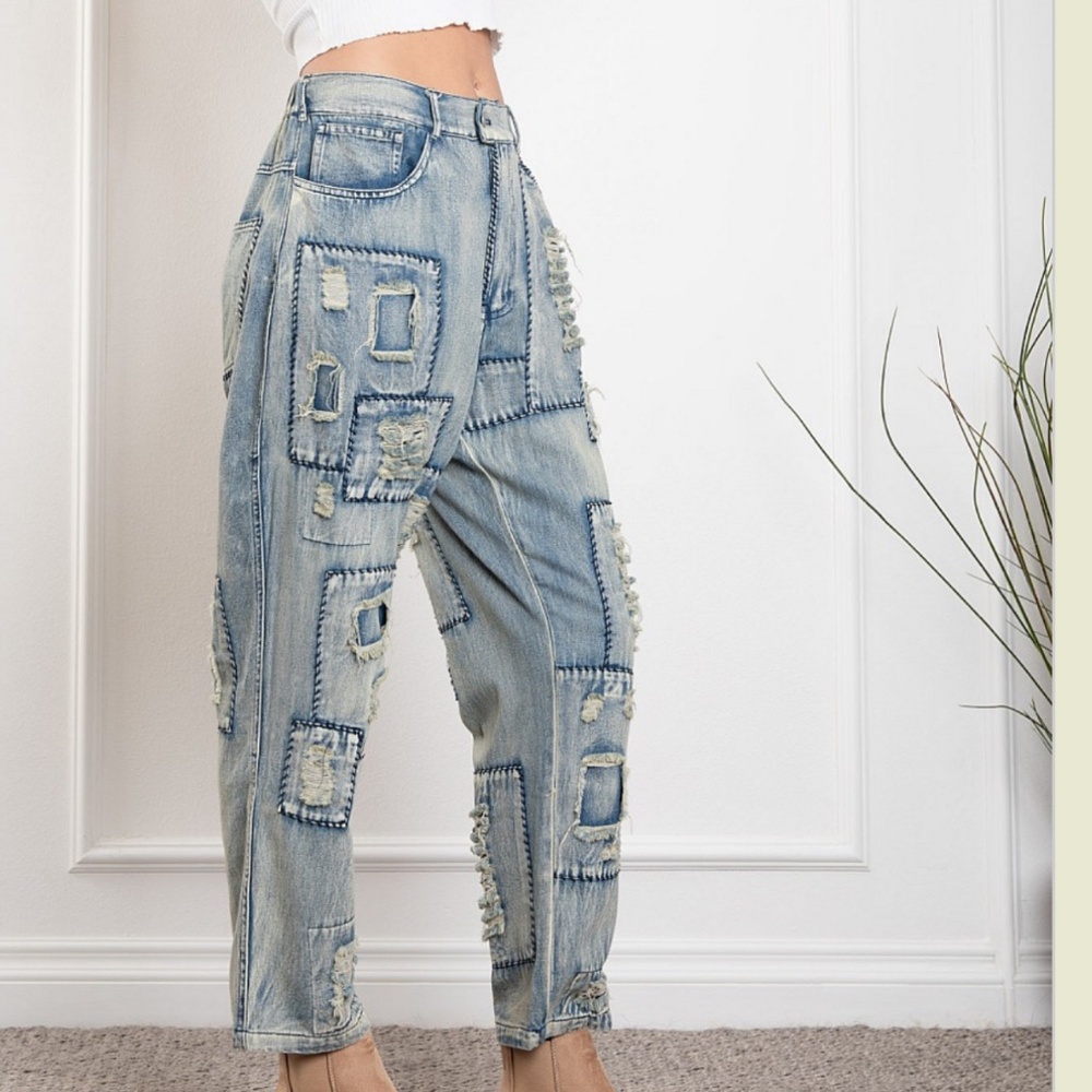Distressed Patchwork Cropped Jeans - Picture 3 of 7
